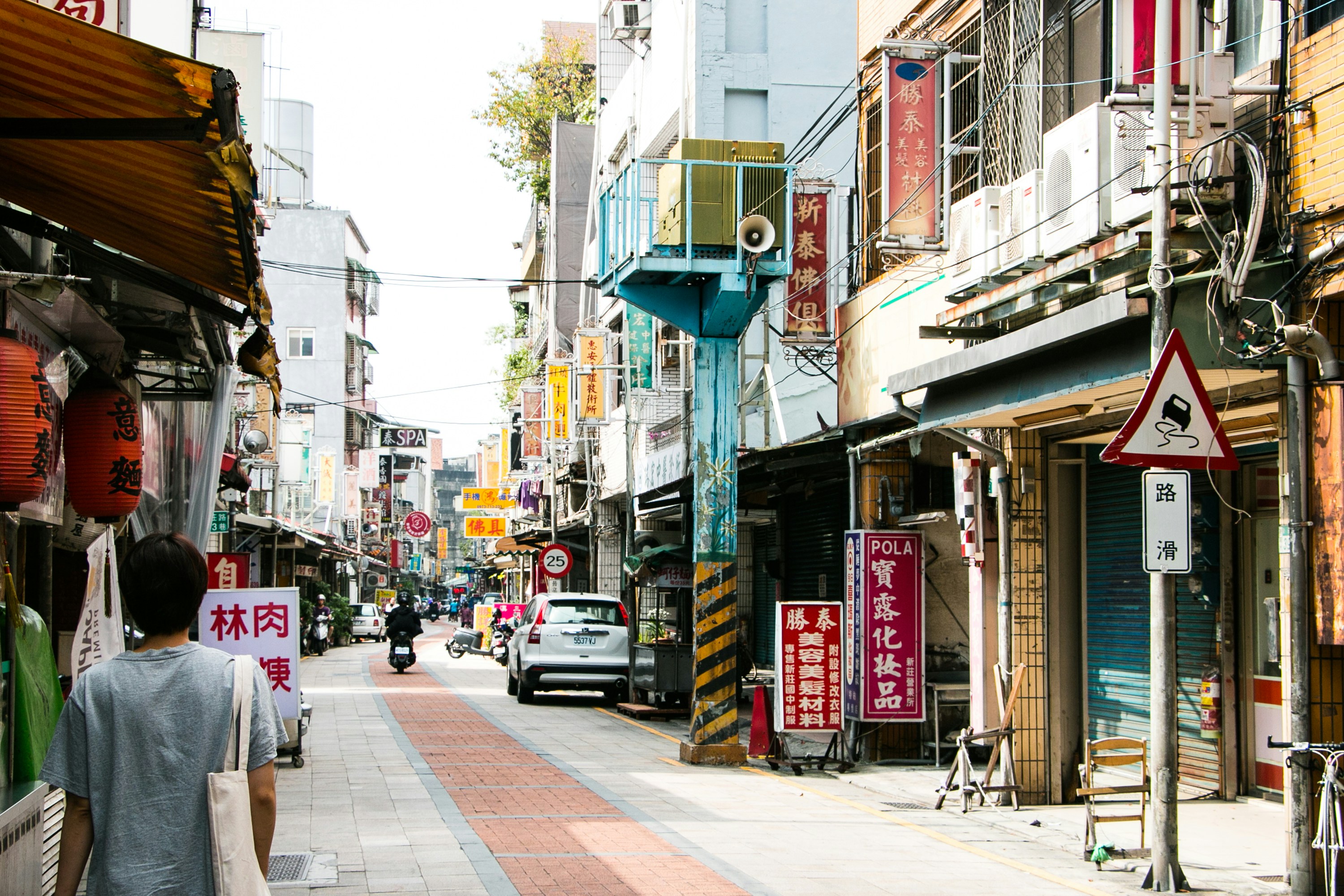 Cat cafes in Xinzhuang - Discover adoption lounges and tea rooms